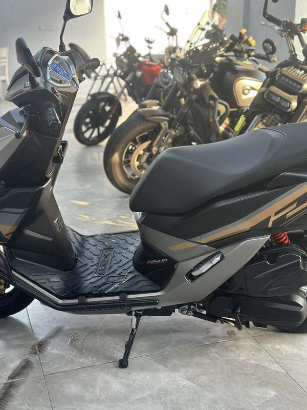 二手五羊本田NX125