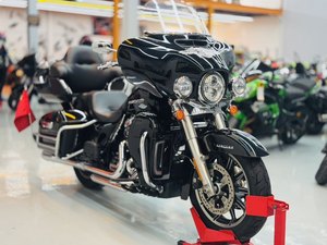 二手哈雷戴维森旗舰滑翔  Limited