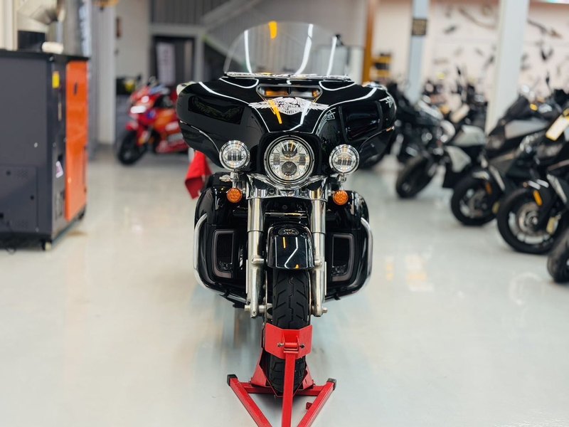 二手哈雷戴维森旗舰滑翔  Limited