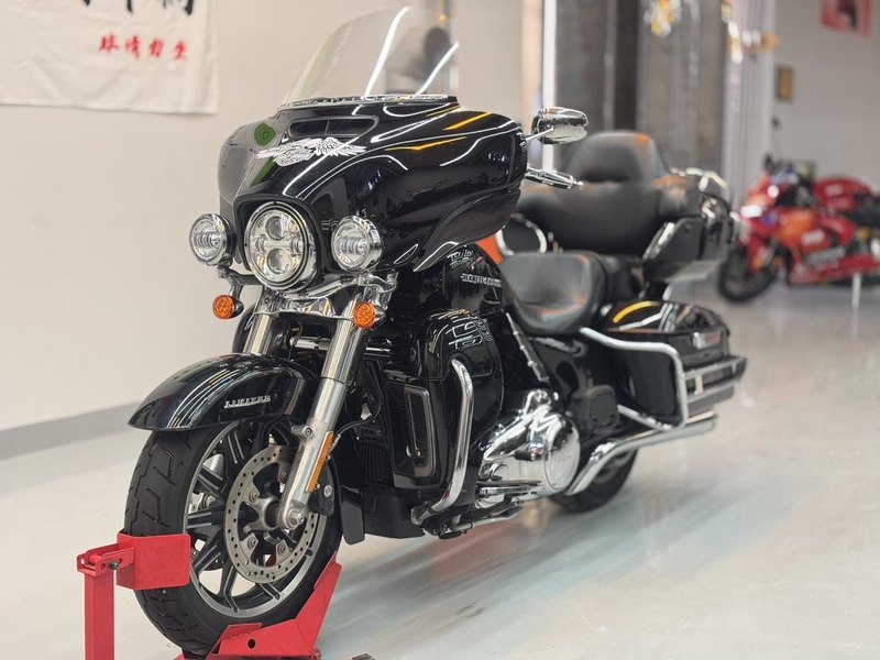 二手哈雷戴维森旗舰滑翔  Limited