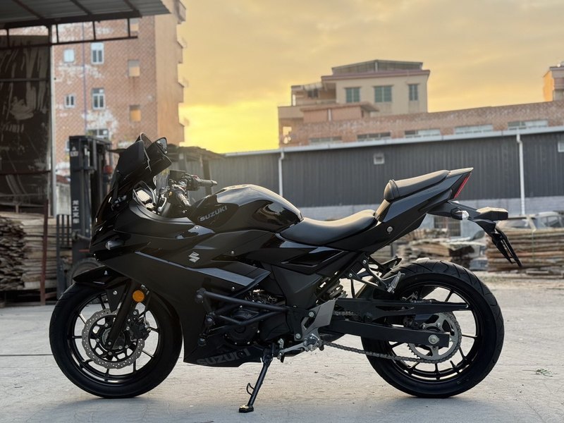 二手豪爵铃木GSX250R