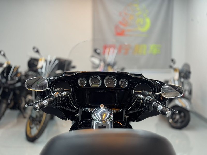 二手哈雷戴维森旗舰滑翔  Limited