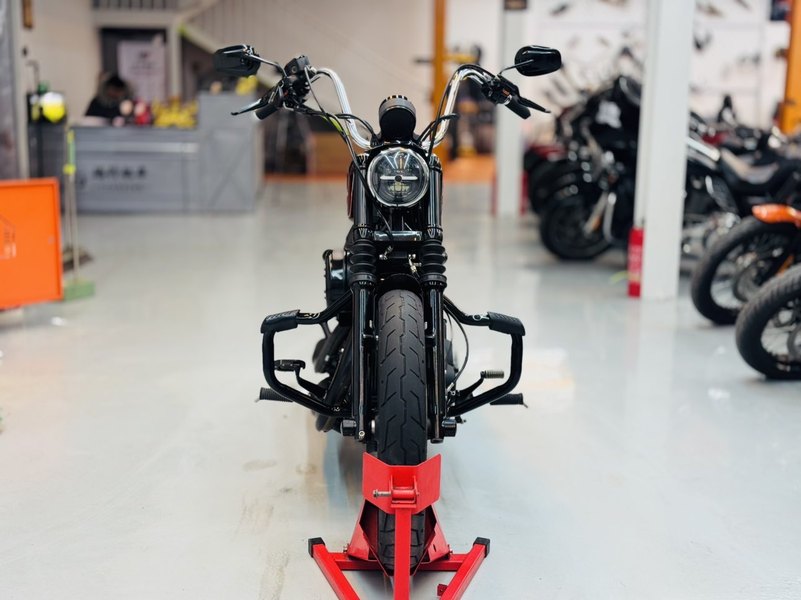 二手哈雷戴维森Iron883 硬汉