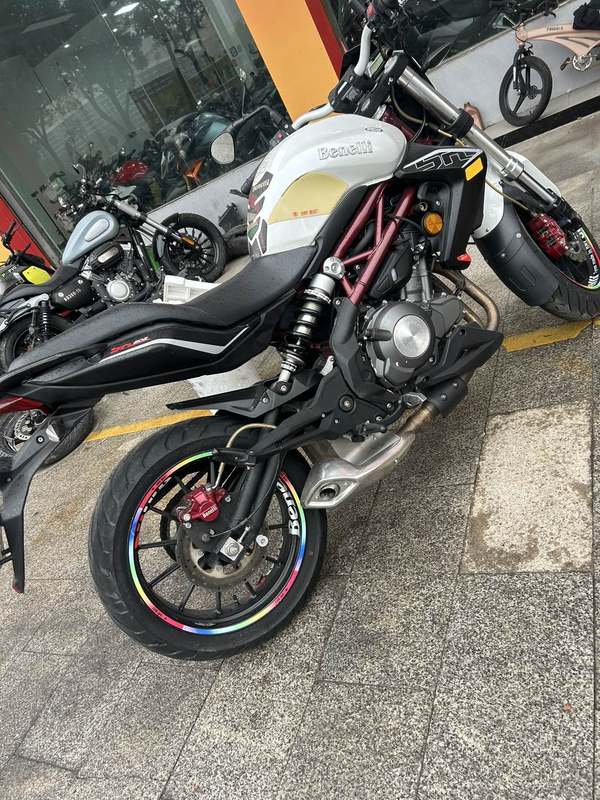 二手贝纳利蓝宝龙BJ300GS