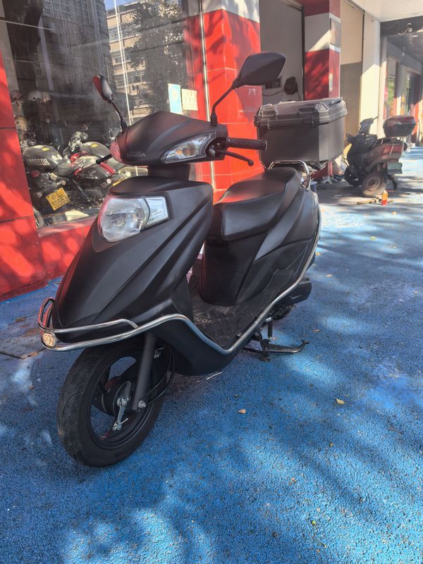 二手五羊本田SCR 喜鲨125