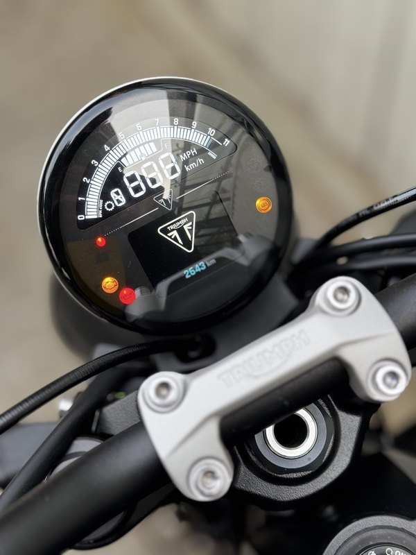 二手凯旋Trident 660