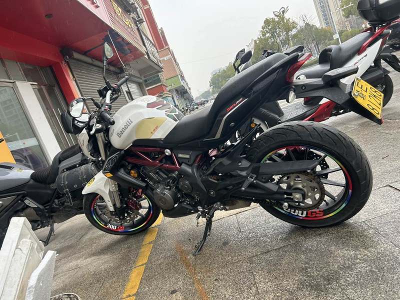 二手贝纳利蓝宝龙BJ300GS