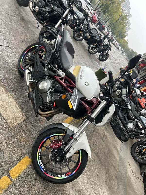 二手贝纳利蓝宝龙BJ300GS