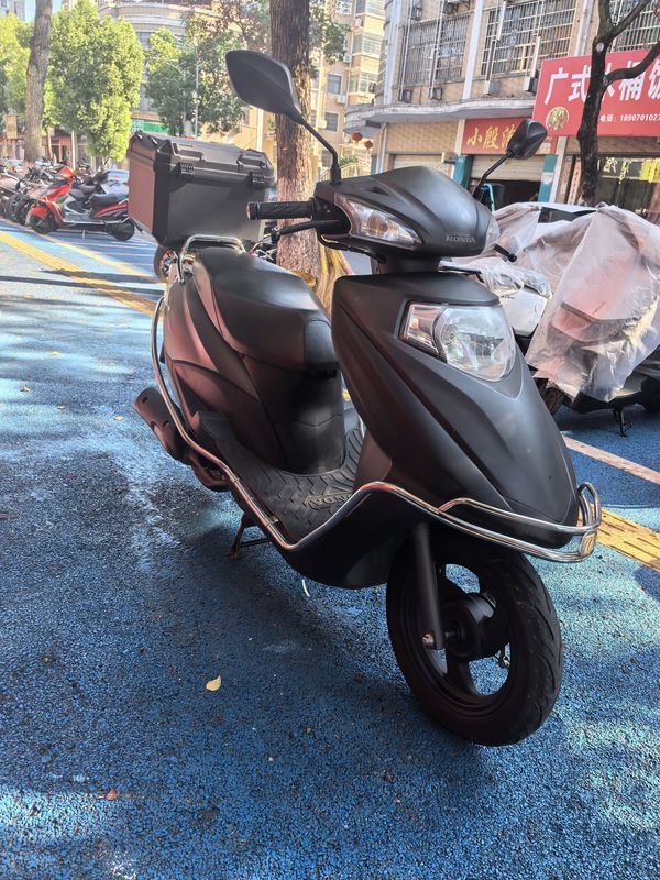二手五羊本田SCR 喜鲨125