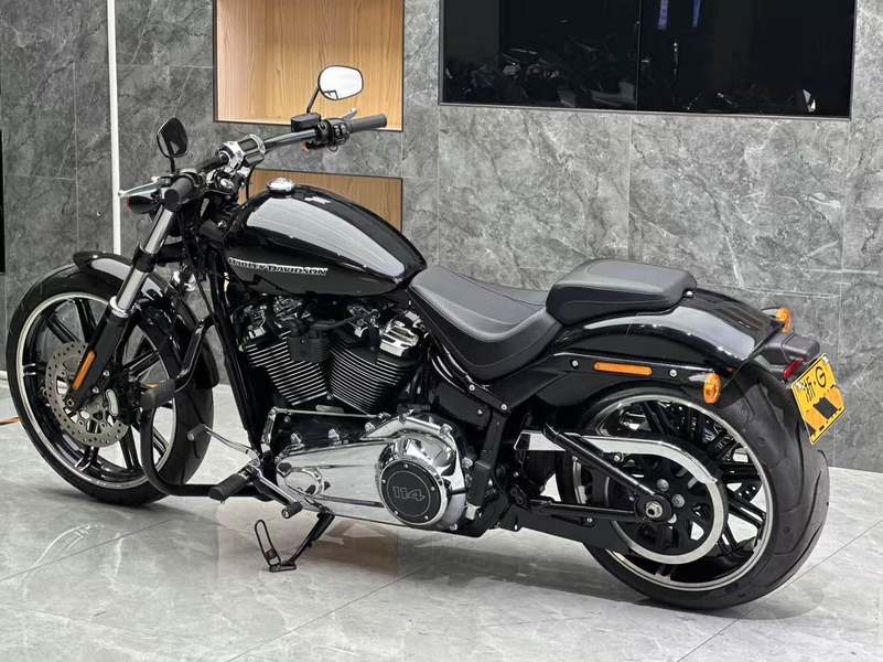 二手哈雷戴维森突破者 Breakout