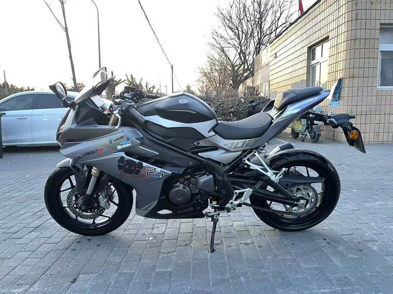 二手贝纳利龙卷风 Tornado 302R