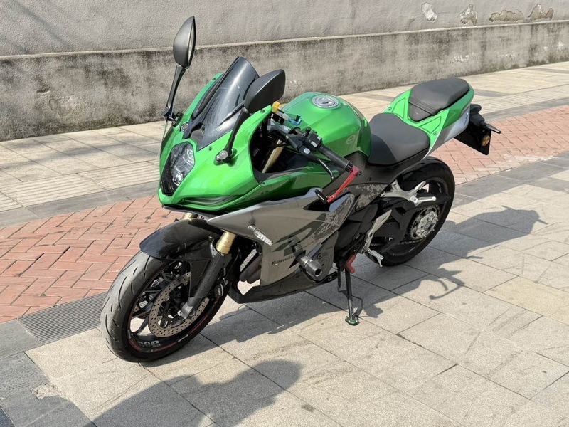 二手贝纳利龙卷风 Tornado 402R