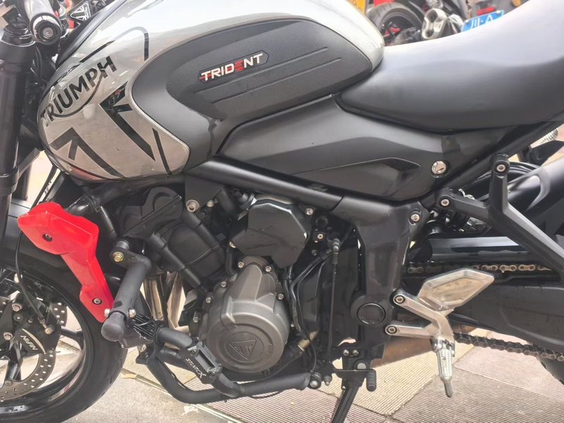 二手凯旋Trident 660