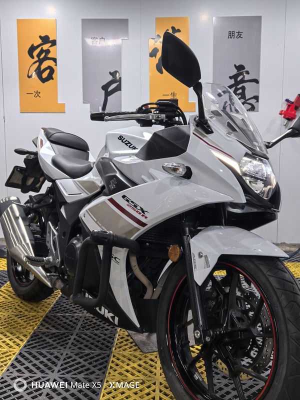 二手豪爵铃木GSX250R