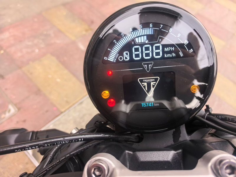 二手凯旋Trident 660