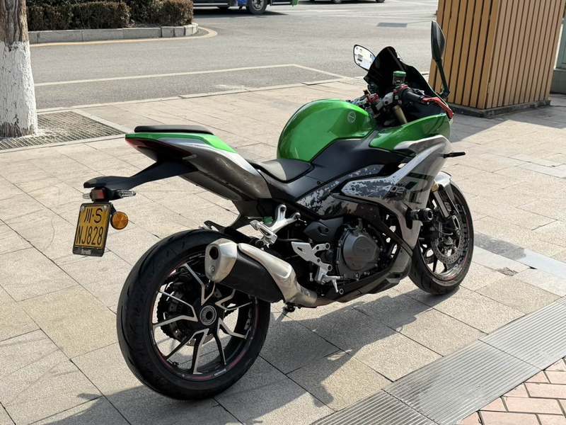 二手贝纳利龙卷风 Tornado 402R