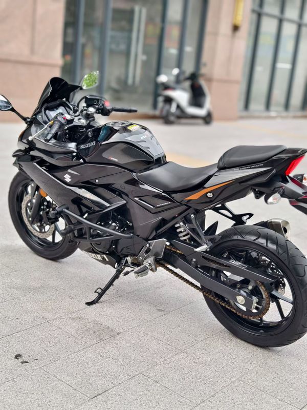 二手豪爵铃木GSX250R