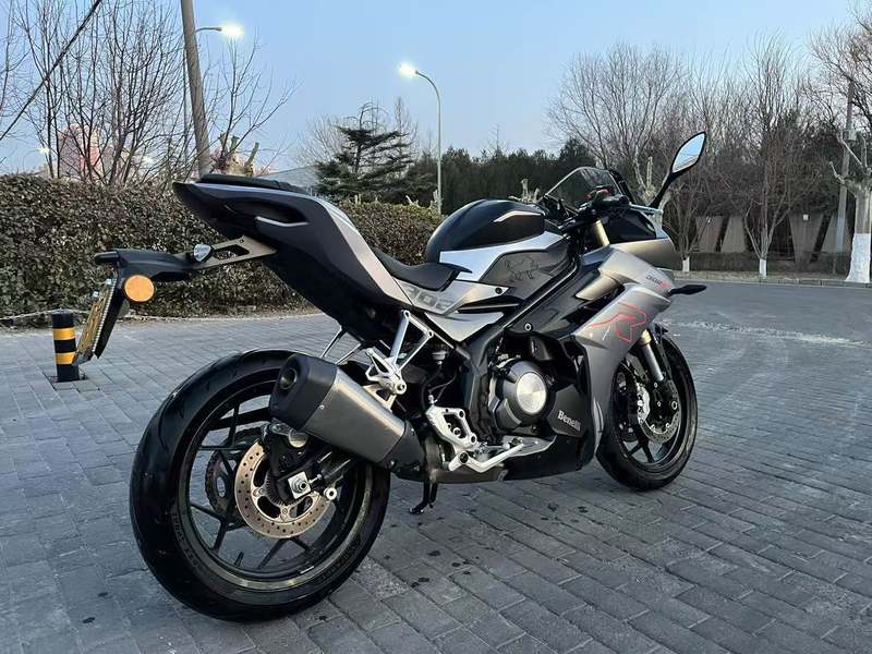 二手贝纳利龙卷风 Tornado 302R