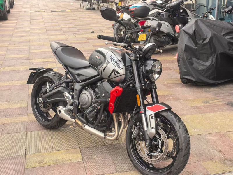 二手凯旋Trident 660