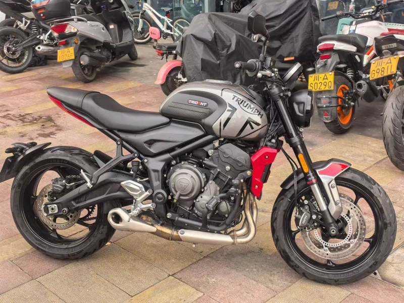 二手凯旋Trident 660