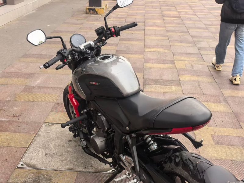 二手凯旋Trident 660