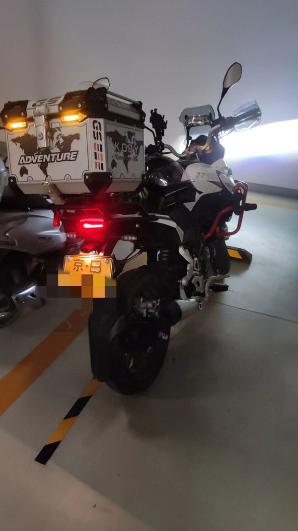 二手贝纳利金鹏 TRK251