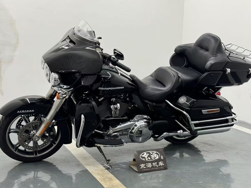 二手哈雷戴维森旗舰滑翔  Limited