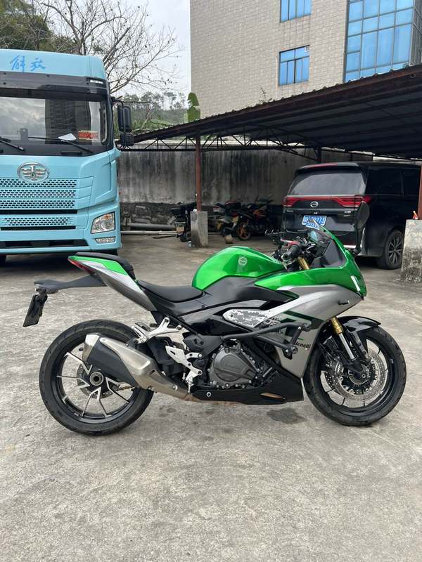 二手贝纳利龙卷风 Tornado 402R