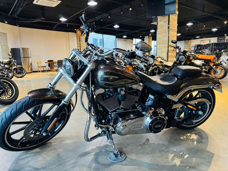 二手哈雷戴维森突破者 Breakout