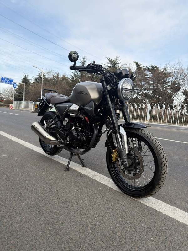 二手五羊本田鸷道 CB190SS