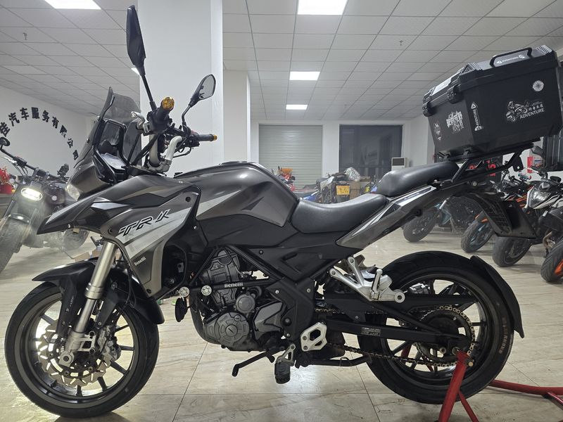 二手贝纳利金鹏 TRK251