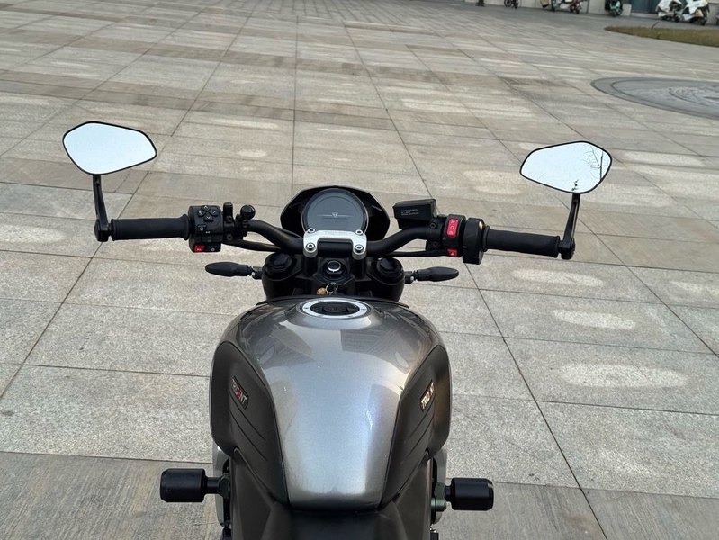 二手凯旋Trident 660