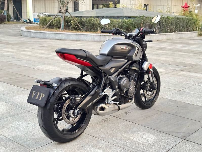 二手凯旋Trident 660