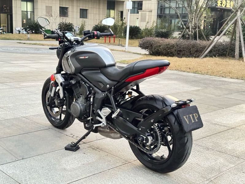 二手凯旋Trident 660