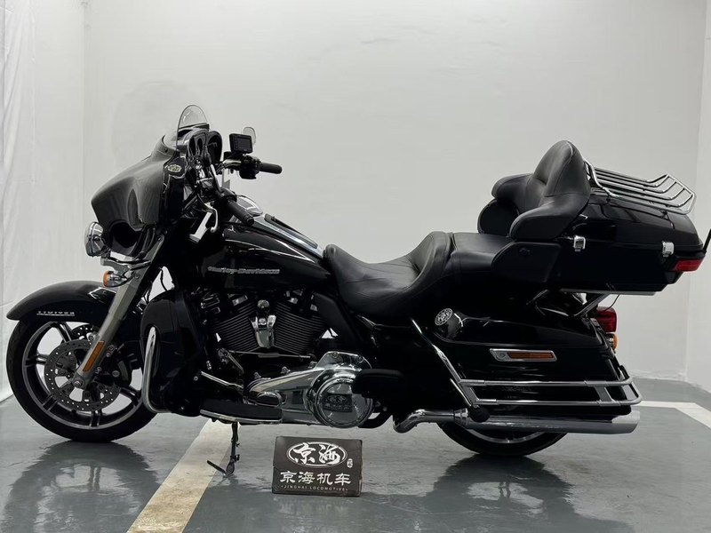 二手哈雷戴维森旗舰滑翔  Limited