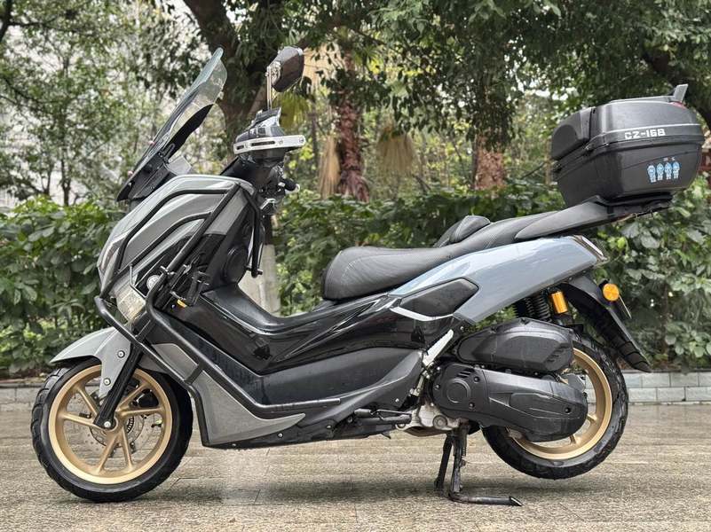 二手望雅猛士三代