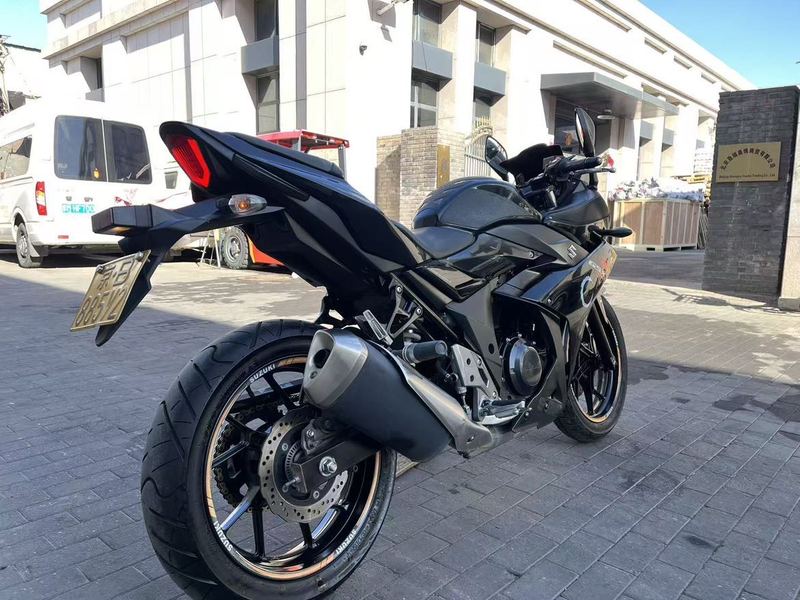 二手豪爵铃木GSX250R