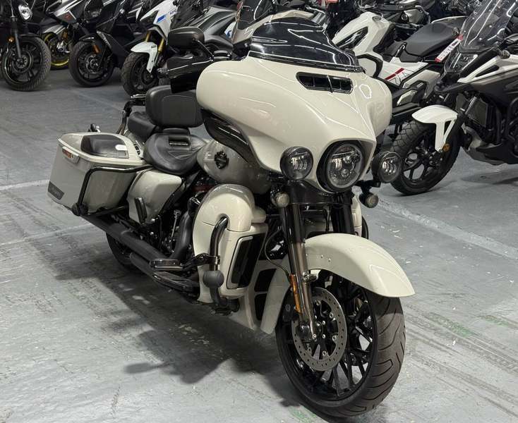 二手哈雷戴维森大道滑翔 Street Glide