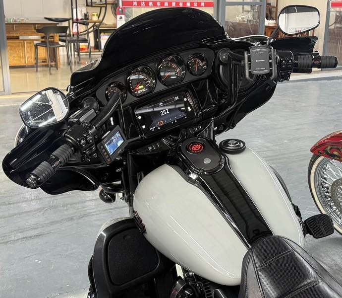 二手哈雷戴维森大道滑翔 Street Glide