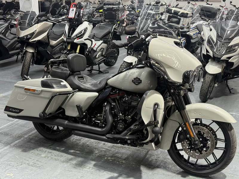 二手哈雷戴维森大道滑翔 Street Glide