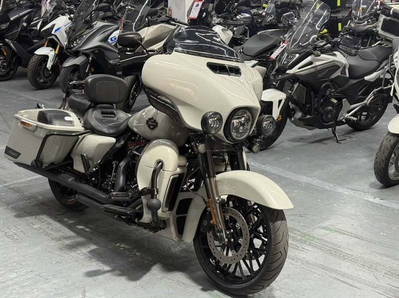 二手哈雷戴维森大道滑翔 Street Glide