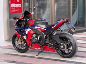 二手本田CBR 1000 RR-R