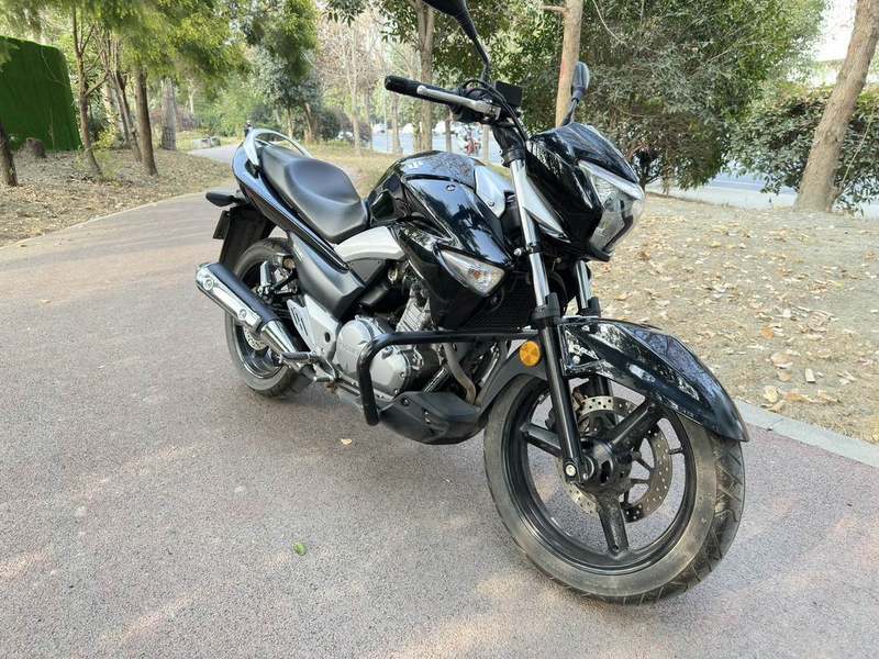 二手豪爵铃木骊驰 GW250