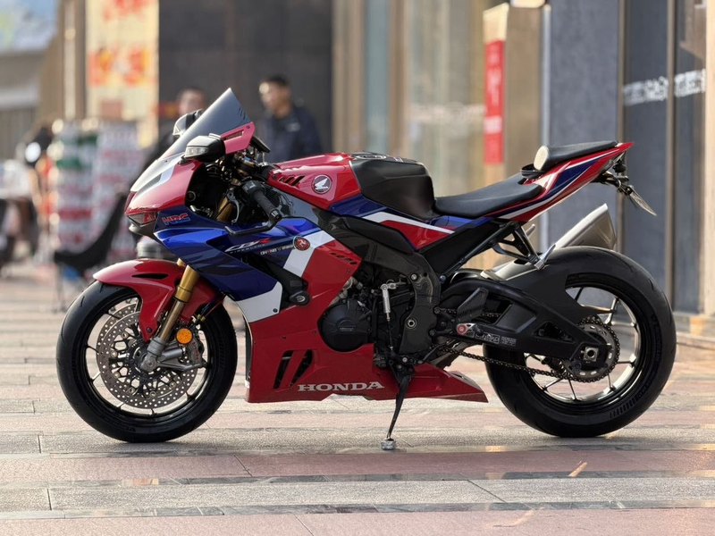 二手本田CBR 1000 RR-R