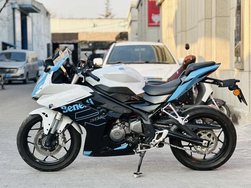 二手贝纳利龙卷风 Tornado 302R