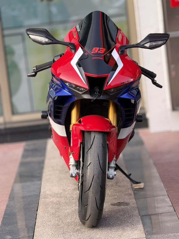 二手本田CBR 1000 RR-R