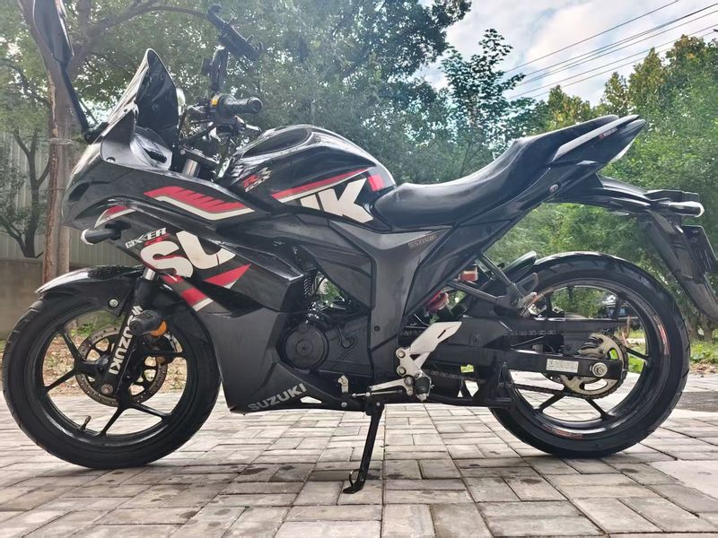 二手济南铃木极客飒 Gixxer 155