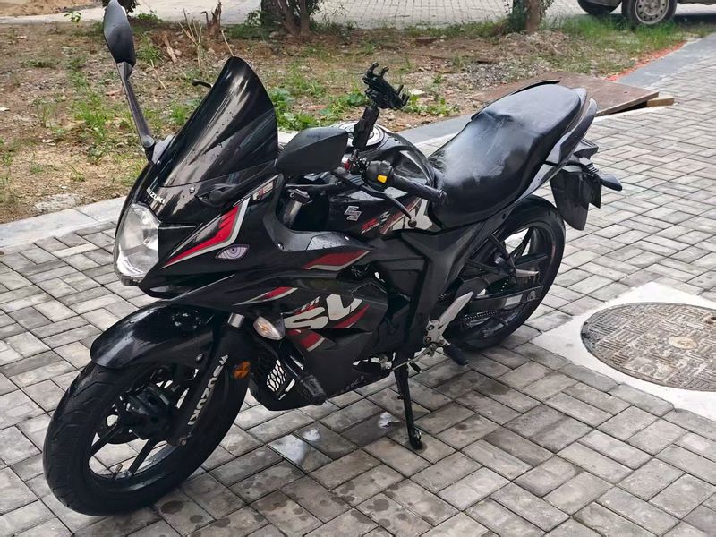 二手济南铃木极客飒 Gixxer 155