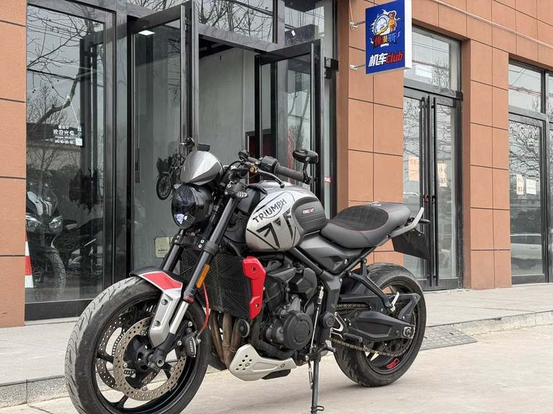 二手凯旋Trident 660