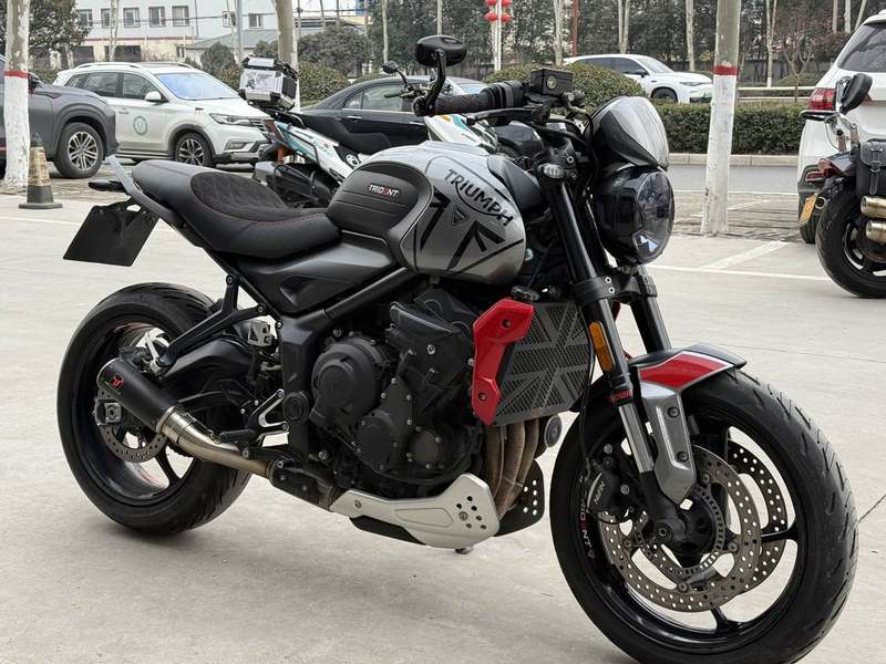 二手凯旋Trident 660